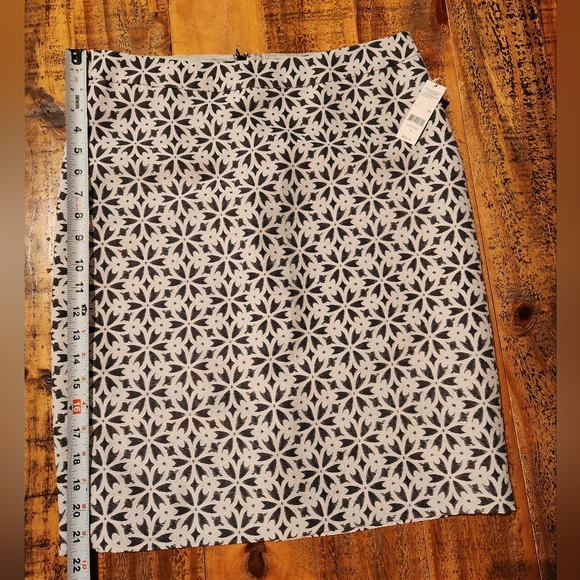 🌺LORD N' TAYLOR skirt - Picture 7 of 9